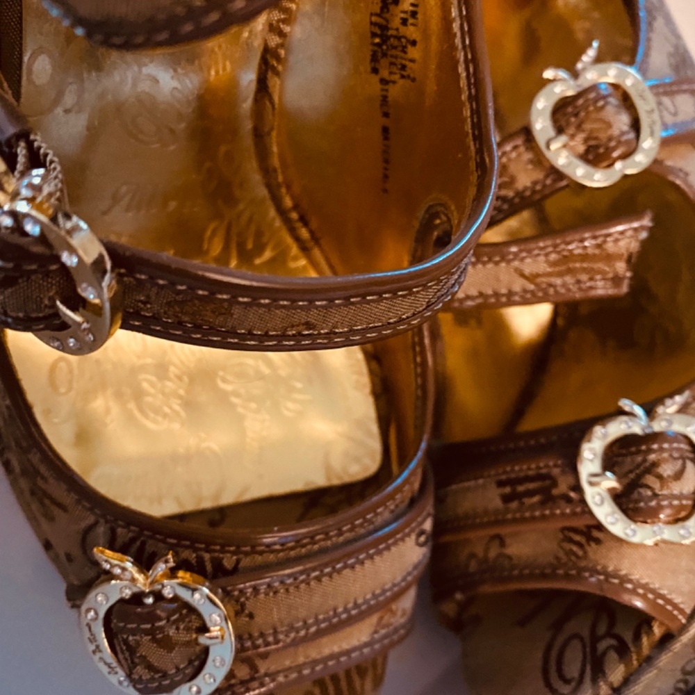 Shoes - Picture 6 of 6